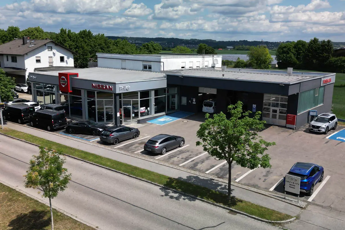 Dronenaufnahme des Autohauses Priller in Dingolfing